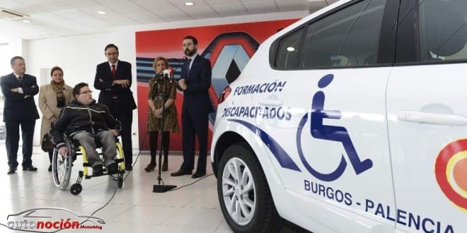Renault adapta un vehículo de autoescuela para personas con movilidad reducida Renault adapta un vehículo de autoescuela para personas con movilidad reducida