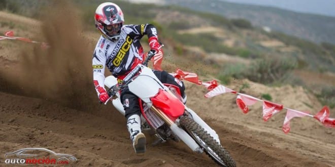 Honda desvela la nueva CRF250R y la renovada CRF450R Honda desvela la nueva CRF250R y la renovada CRF450R