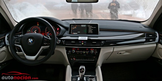 El interior del BMW X6 está mucho más trabajado, con multitud de detalles que lo hacen digno de un segmento superior