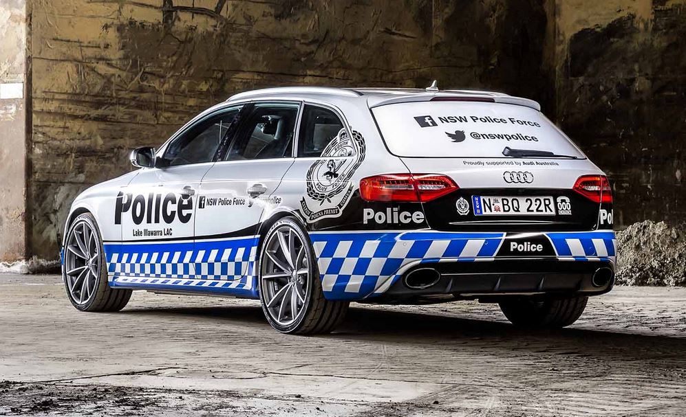 Audi RS4 police 1