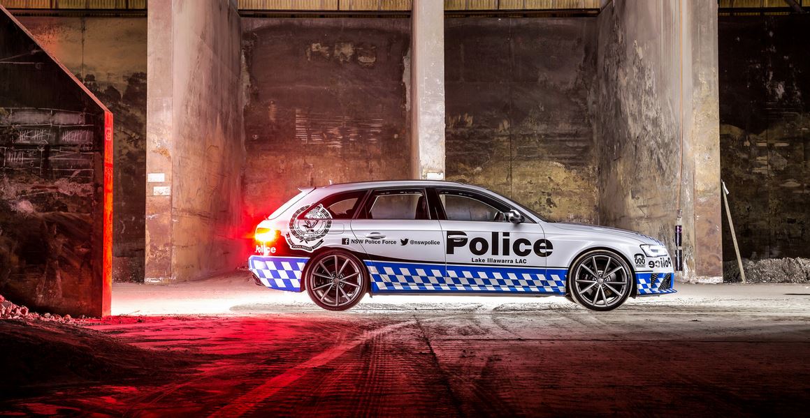 Audi RS4 police 4