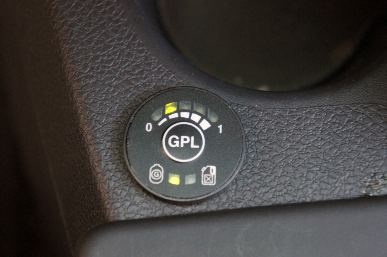 Como trabaja el regulador de la presión del combustible la gasolina