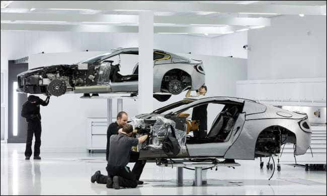 Megafactories presenta el Aston Martin One-77