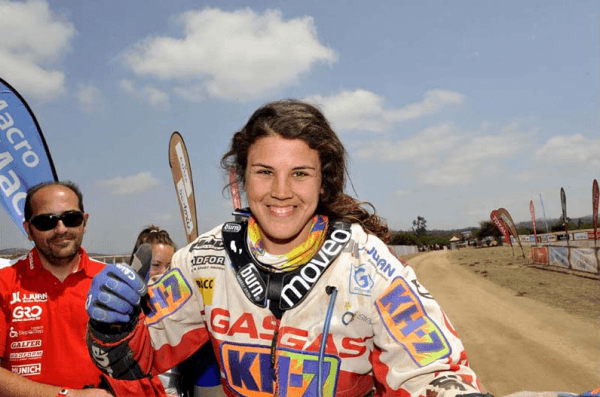 Los pilotos de Gas Gas celebran su llegada a la meta del Dakar Los pilotos de Gas Gas celebran su llegada a la meta del Dakar