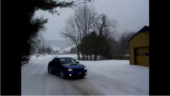 [Video] Subaru Impreza, diversión asegurada en la nieve