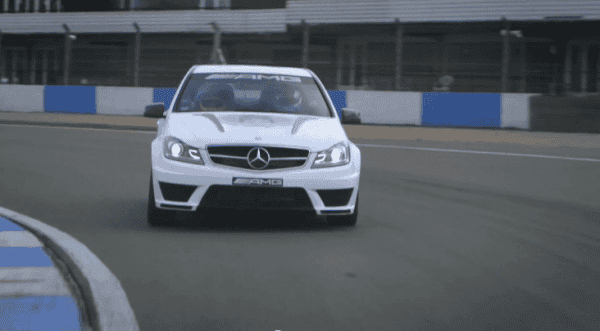 [Vídeo] El Kun Agüero da un paseo a Nico Rosberg, ¿o era al revés?