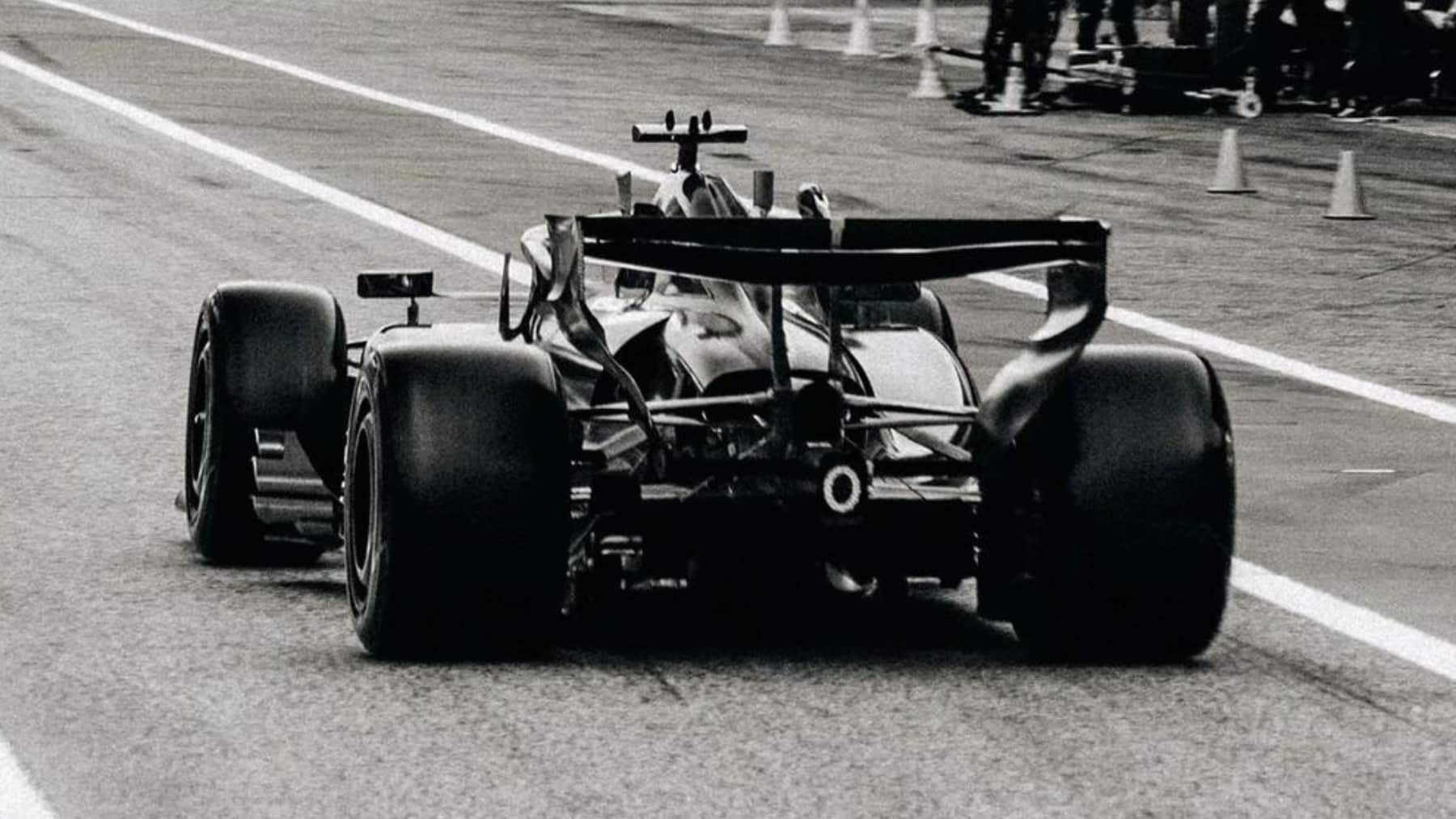 Así fue el estreno del Aston Martin de Newey: agónica espera y bandera roja