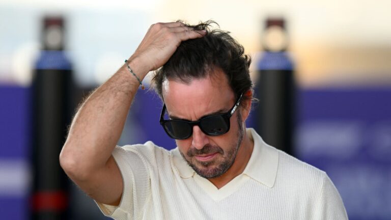 Newey y Alonso, preocupados: Honda confirma problemas en su nuevo motor para Aston Martin