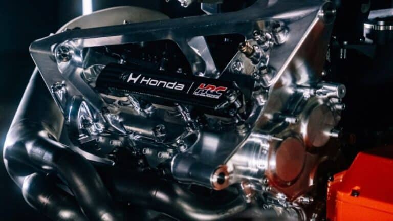 Honda descubre el motor de Alonso pero pixela una parte