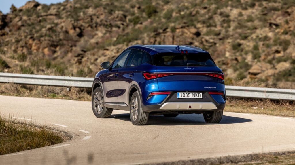 BYD quiere humillar al Kia EV3 en España: lanzan su nuevo modelo con hasta 449 CV, 220 kW de carga y desde 29.455 €