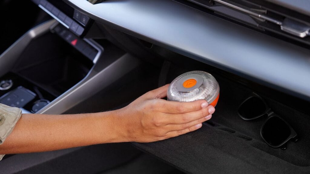 ¿Giro total con la baliza V-16? Bruselas cuestiona su obligatoriedad y se abre un frente contra España