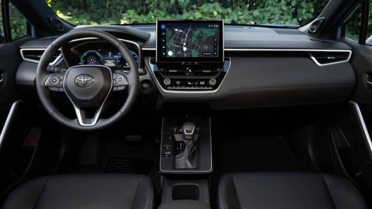 Este nuevo SUV híbrido de Toyota con etiqueta ECO gasta 5 l/100 km, tiene 178CV… y ahora cuesta 4.500 € menos