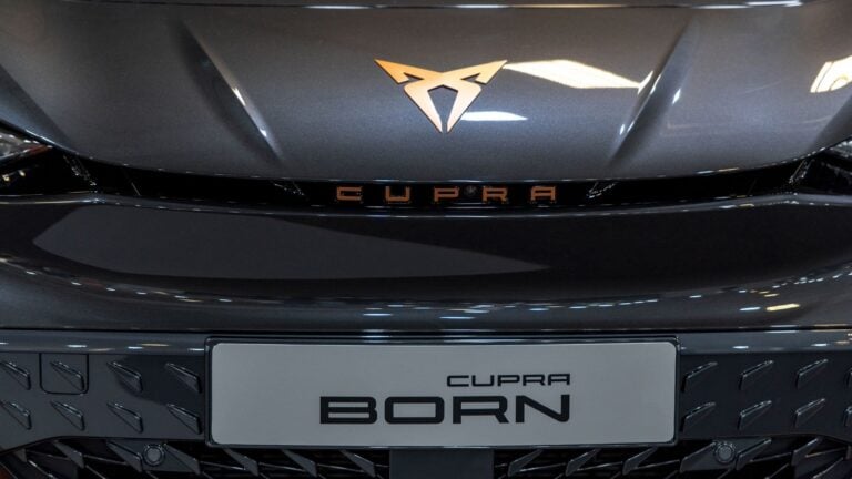 El Born se actualiza otra vez: Cupra lo enseña el 5 de marzo… y mantiene la receta (204–326 CV y hasta 594 km WLTP)