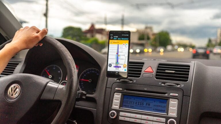 Ni Waze ni Google Maps: la DGT va a tomar esta medida en los navegadores… como ya hacen en Francia