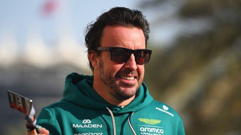 Alonso se pone a 98 en el segundo día de test en Baréin