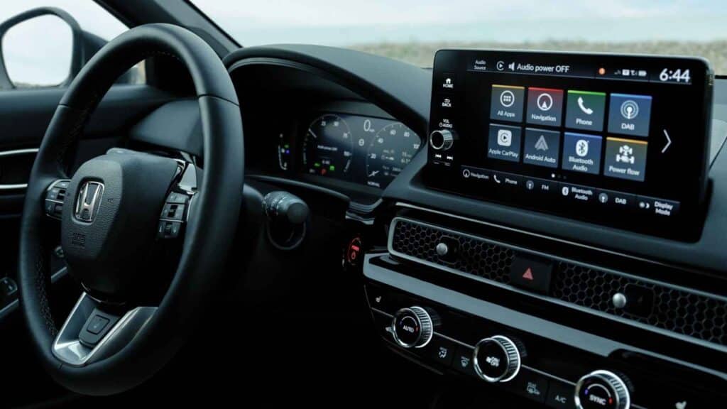 Toyota tiene un nuevo problema en España: el nuevo ‘anti-Corolla’ llega con 184 CV, 4,7 l/100 km y un 0-100 en 7,8 s