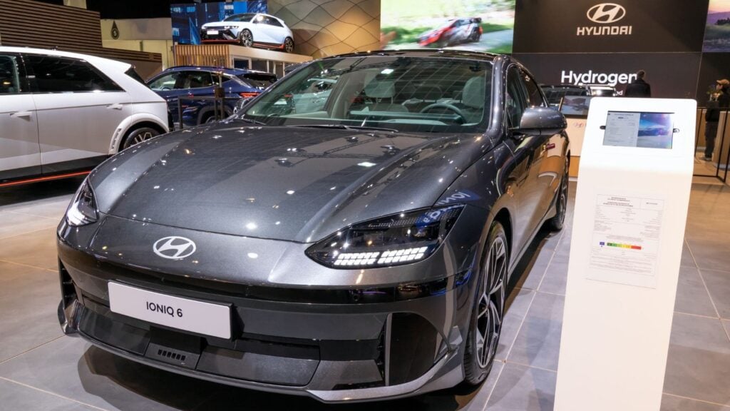 Hyundai acaba de hacer lo impensable con el Ioniq 6: dile adiós a la moda de los SUV… tras bajar el precio casi 4.000 €