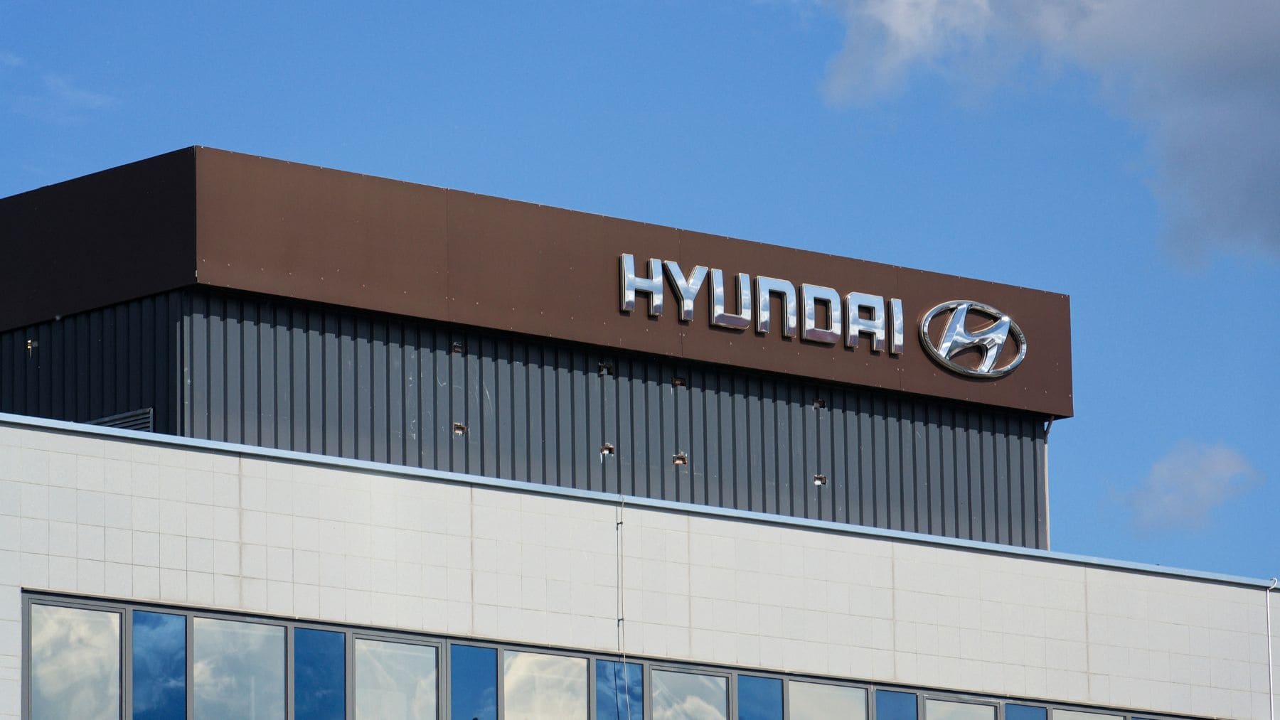 Toyota le está diciendo adiós a la alternativa a los coches eléctricos. Cuando todo parecía muerto aparece Hyundai con 563 millones y va a por 30.000 pilas al año