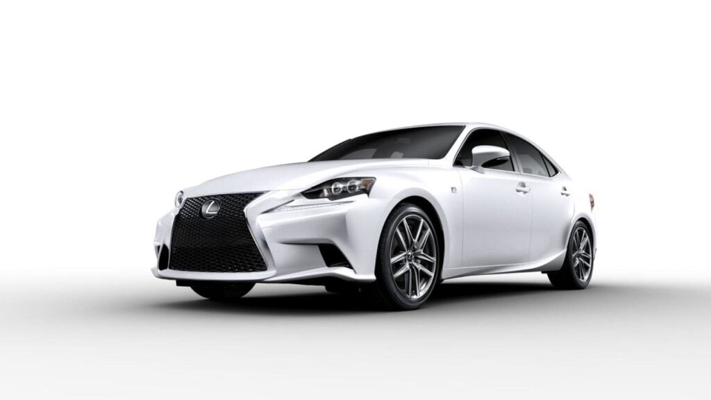 Lexus prepara un vuelco total en su mejor berlina: adiós al híbrido, diseño radical y mucha autonomía