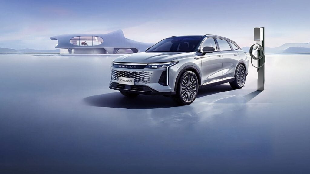 El PHEV ‘imposible’ de Omoda se vuelve más peligroso en febrero: 145 km eléctricos, 4×4 y descuento para igualar la ayuda máxima