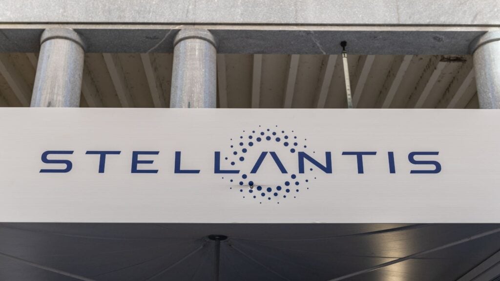 Stellantis se la devuelve a BYD en Europa: la jugada contra los Puretech les acaba saliendo muy mal