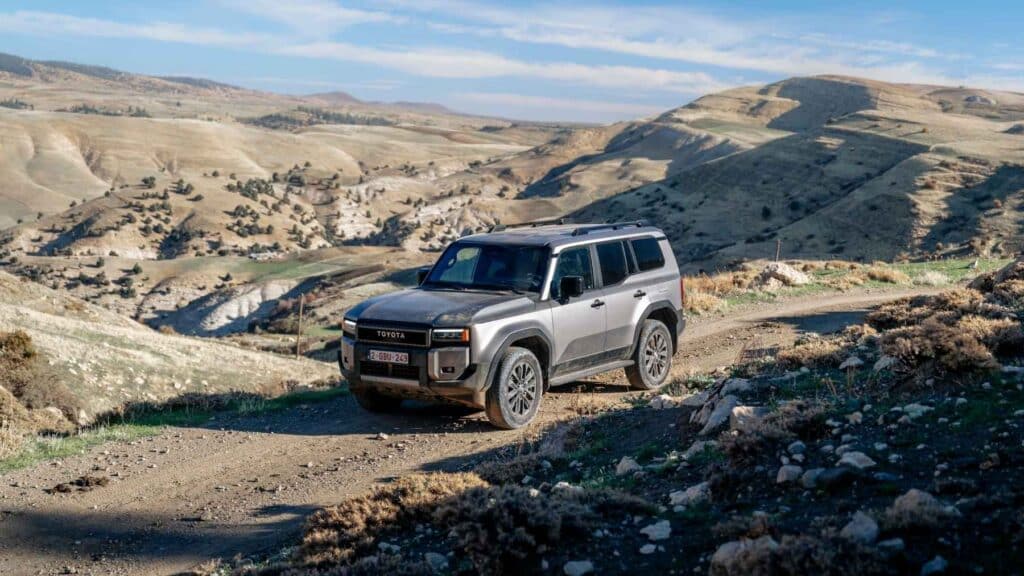 Toyota se guarda el Land Cruiser más bestia para 2026: híbrido, 457 CV… y un detalle que cambia todo