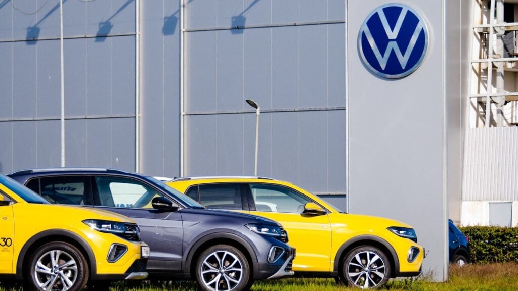 La idea imposible de Volkswagen para cambiarlo todo en los eléctricos: 300 km en modo EV y +700 km con extensor