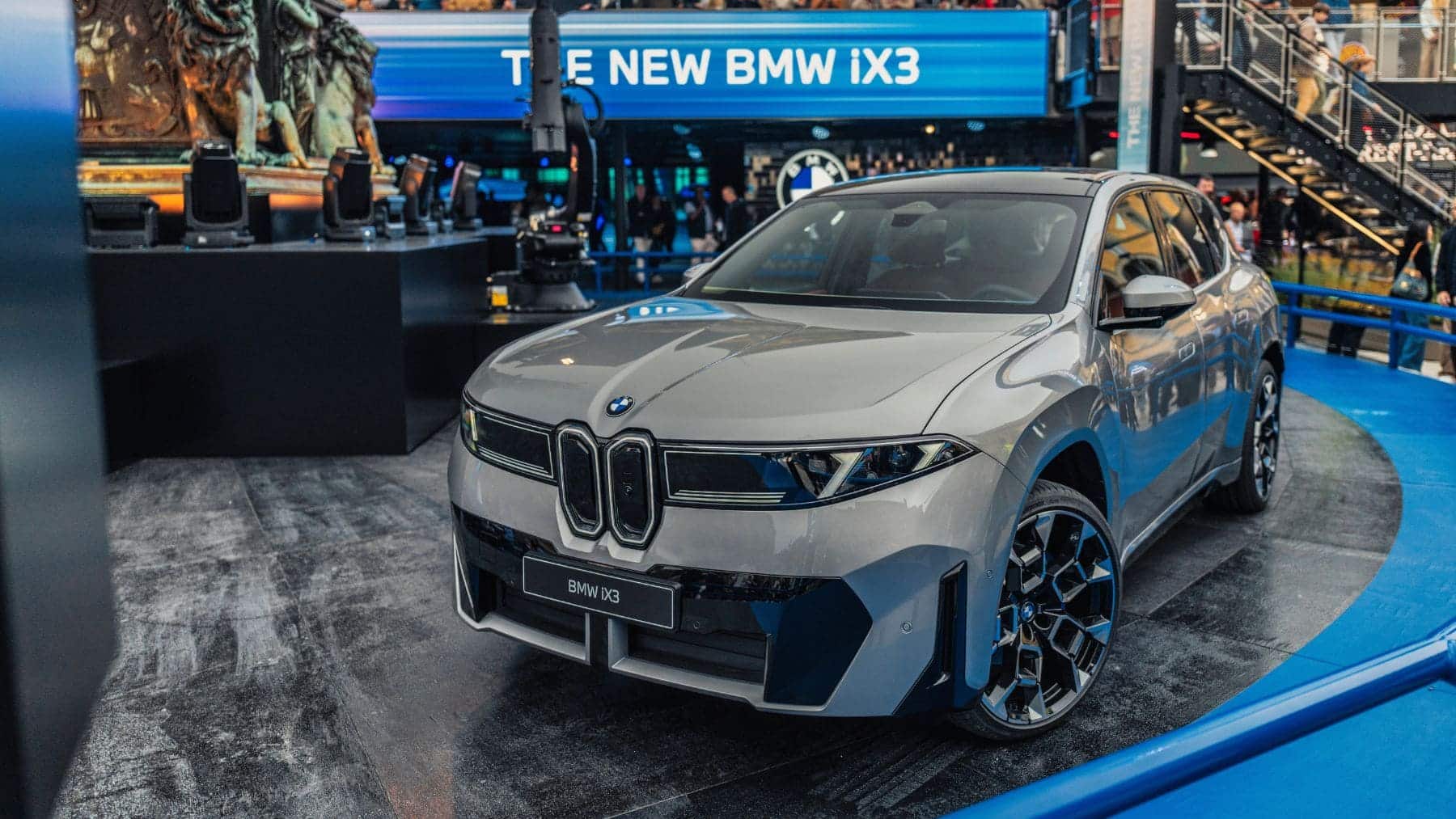BMW se aprieta con el nuevo iX3: este SUV eléctrico chino aprovecha el ‘bug’ y le le mete presión en 2026 con más de 20.000 € de diferencia