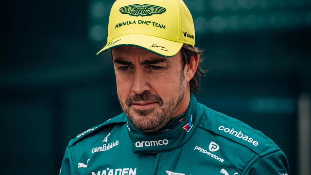 ¿Se ha roto la esencia de la competición? Fernando Alonso cuestiona un modelo de F1 donde el ahorro cuenta más que pilotar