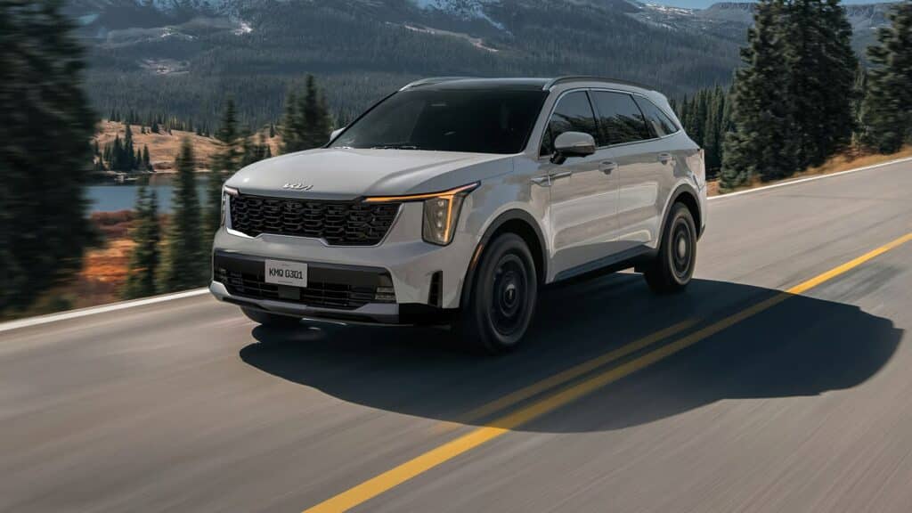 Kia decide corregir el Sorento en este 2026 y son buenas noticias: más potencia, caja nueva… y un detalle que no cambia