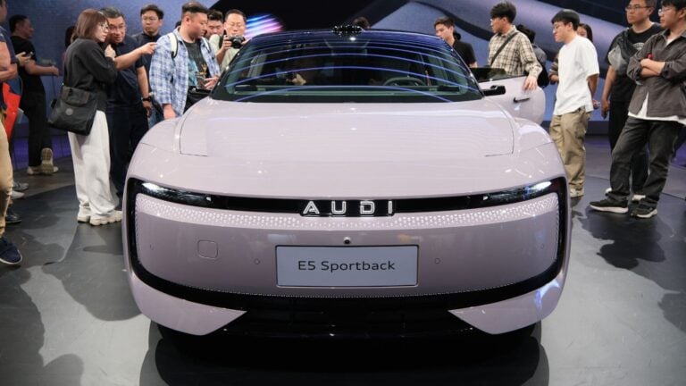 Audi se desnudó por completo con su eléctrico chino. Con 605 ventas en enero, el problema no es el coche: son Tesla y Xiaomi