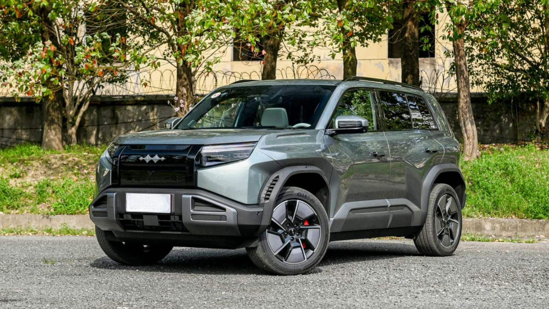 Europa tiene un nuevo problema y se presenta en tres actos: BYD lanza un todoterreno de 20.000 €, un PHEV de 342 km y carga en 5 minutos en la misma semana