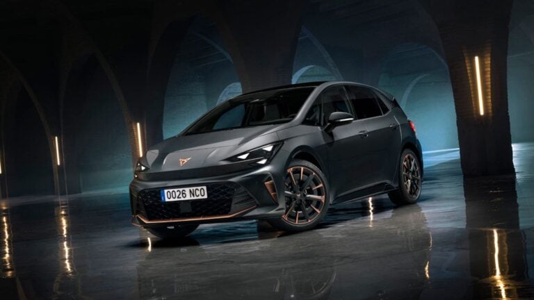 El Tesla Model 3 parecía imbatible en España. CUPRA ha llegado ahora y planta un eléctrico de 326 CV, 545 Nm y cerca de 600 km de autonomía