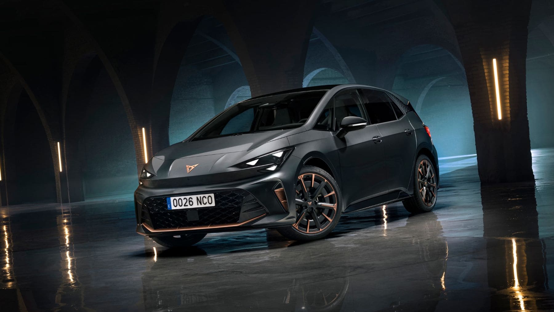 El Tesla Model 3 parecía imbatible en España. CUPRA ha llegado ahora y planta un eléctrico de 326 CV, 545 Nm y cerca de 600 km de autonomía