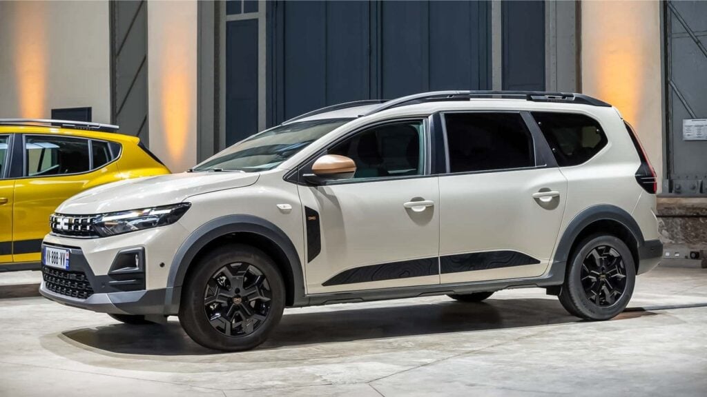 Dacia anuncia su nuevo familiar ‘anti-SUV’: 7 plazas, etiqueta ECO, GLP y 120 CV… por menos de 20.000 €