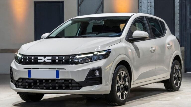 El coche más vendido de España tiene dos caras: uno cuesta 13.490 €… y el otro te cobra más por disfrazarse de SUV