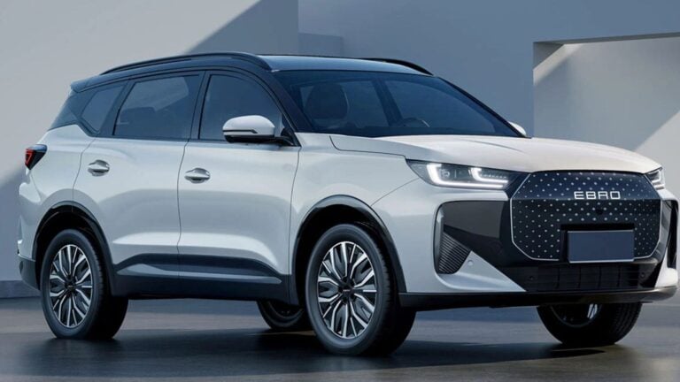 Todos en España comprando Tucson como locos y llegan dos marcas que no existían hace 3 años y plantan un SUV fabricado en Barcelona y otro con más de 10.000 € de descuento