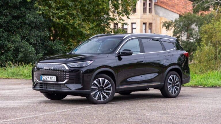 Mientras España se llena de SUV chinos de 7 plazas, Ebro responde con el S800: fabricación española, etiqueta CERO… pero hay un problema de precio