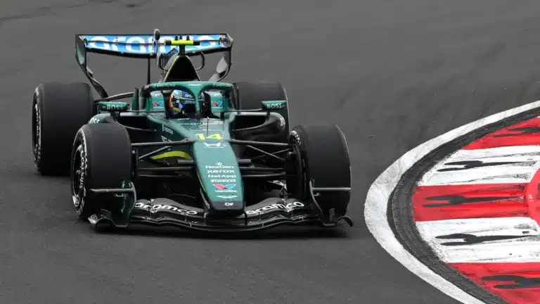 Alonso completa la primera carrera del año: «Espero que esto motive a las dos fábricas»