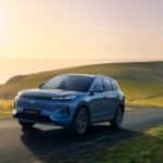 Mientras España se llena de marcas chinas desconocidas, el dueño de Volvo responde con un SUV de 1.055 km de autonomía, motor fabricado en Valladolid… y desde 33.490 €