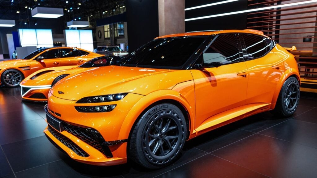 Mientras España se llena de chinos baratos, los coreanos plantan tres eléctricos de lujo: Genesis llega con hasta 650 CV, 800V… y sin un solo motor de combustión