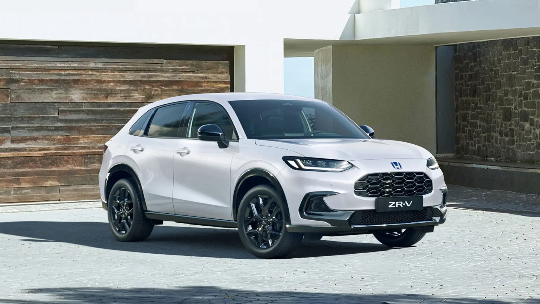 Ni Toyota ni MG: este es el SUV híbrido japonés que quiere agitar el mercado en España con etiqueta ECO y una cuota de 225 €/mes