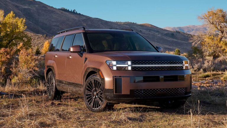 Prometía ser el SUV de 7 plazas definitivo, tiene 4×4 y etiqueta CERO… pero sus 54 km eléctricos lo dejan muy por debajo del Kodiaq