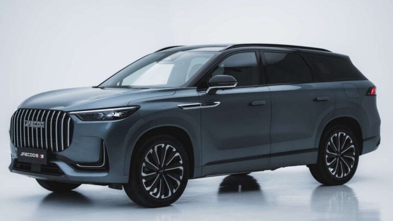 428 CV, 134 km eléctricos, carga rápida DC y todo de serie por 52.900 €: el Jaecoo 8 SHS tiene 163 CV más que el Kia Sorento PHEV y cuesta 6.150 € menos