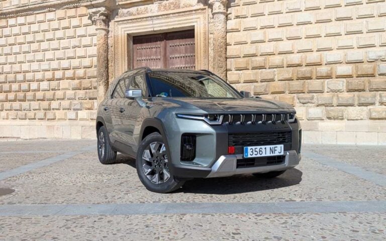 No es un RAV4 ni un Sportage, pero este SUV coreano tiene 839 litros de maletero, 204 CV, etiqueta ECO… y cuesta menos de 28.000 €
