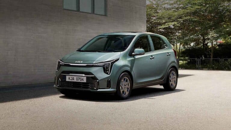 No corre mucho, no tiene etiqueta ECO y cuesta 3.500 € más que un Fiat… pero el Kia Picanto sigue vendiendo en España y tiene una explicación