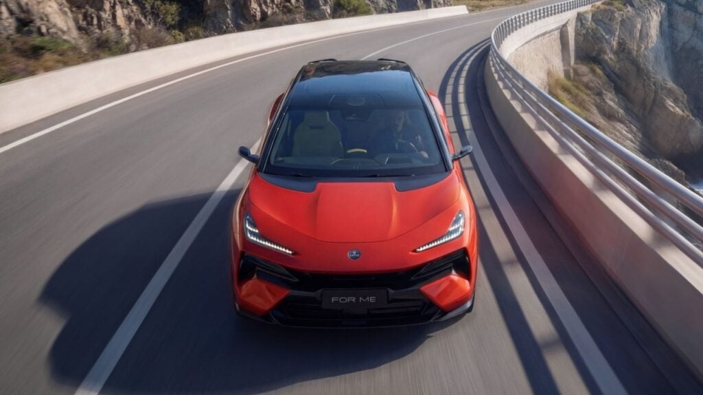 Lotus cambia las reglas del híbrido enchufable con 952 CV, 900V y 1.400 km de autonomía… y llega a Europa este año