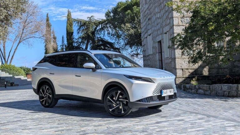 España se ha obsesionado con el Tucson y el Sportage… y Omoda responde con un híbrido enchufable de 200 CV y 90 km eléctricos por 32.990 €