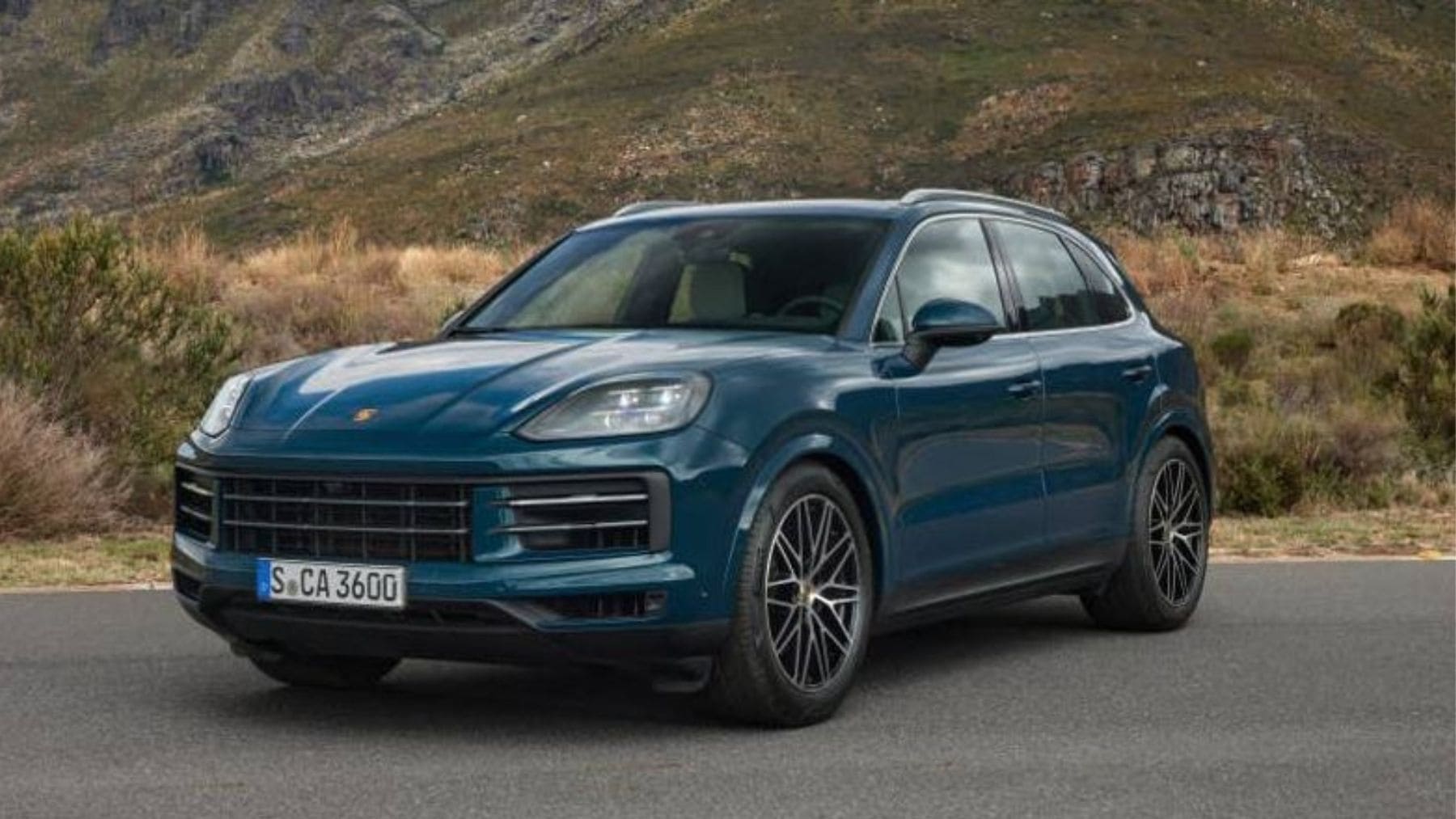 Todas las marcas enterrando la combustión y llega Porsche y confirma hoy un nuevo Cayenne con V8 para 2029 que vivirá hasta 2037: los 1.156 CV eléctricos no le bastan