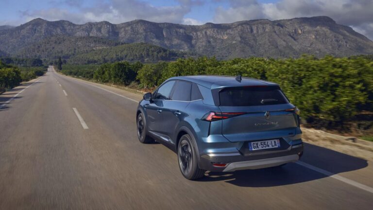 Los coches de gasolina no han muerto… solo necesitaban GLP. El Renault Symbioz ECO-G se fabrica en España y reposta a 0,75 €/l mientras la gasolina supera 1,60 €